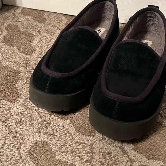 UGG Slippers-Size 9 - Picture 9 of 10